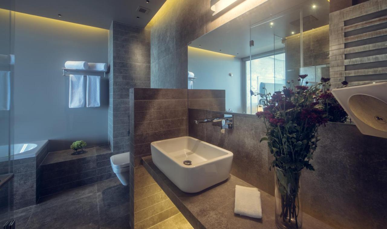 Pledge Scape Hotel Negombo